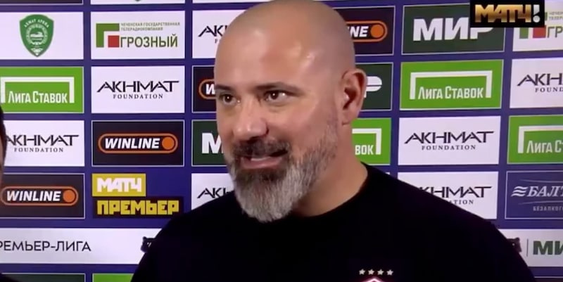 &quot;Sai solo dire ca**ate!&quot;: l'ex Inter perde le staffe in tre lingue, poi l'addio