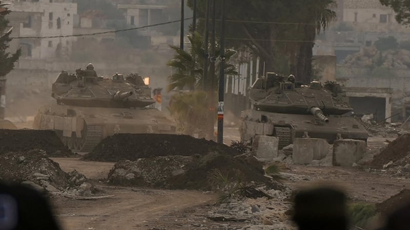 İsrail'in Suriye'de ihlalleri sürüyor! Kuneytra kırsalında bir köye baskın düzenlediler