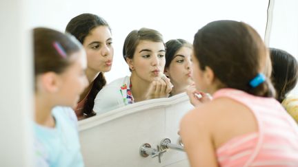 La Société française de dermatologie alerte sur les instituts de beauté pour enfants où sont proposés des "produits potentiellement dangereux"