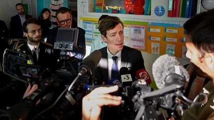 Un directeur d'école menacé par des parents qui refusent un enseignant masculin, le ministre de l'Education écarte "tout motif religieux"