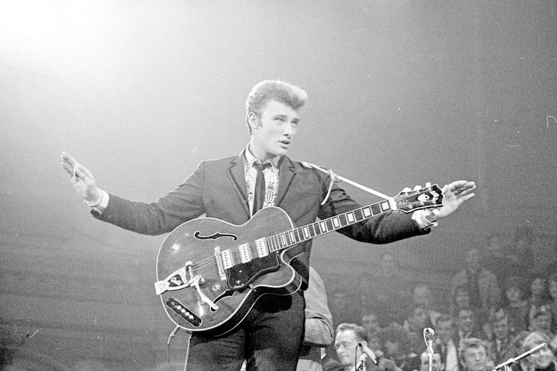 Combien êtes-vous prêt à débourser pour des cheveux de Johnny Hallyday ?