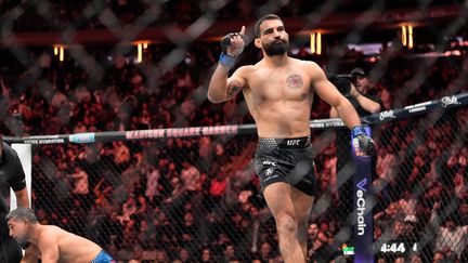 MMA : Benoît Saint Denis foudroie l'Américain Beneil Dariush en seulement 16 secondes