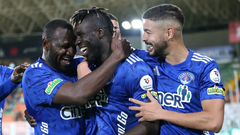 Kasımpaşa 5 maçlık hasretini Alanya'da sona erdirdi!