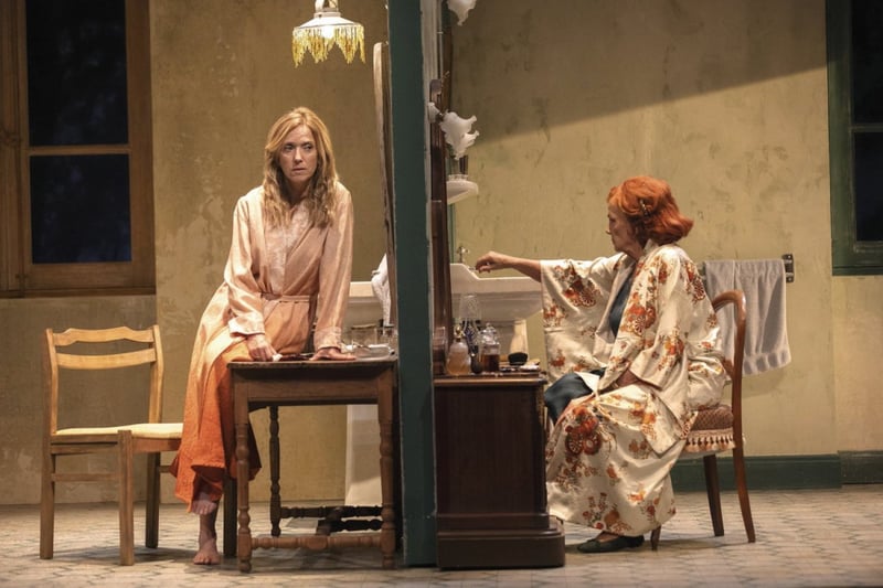 « La Séparation » : Alain Françon met en scène Léa Drucker dans l’unique pièce du prix Nobel de littérature Claude Simon