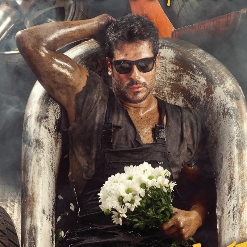 Burak Özçivit'ten tek kişilik tiyatro oyunu