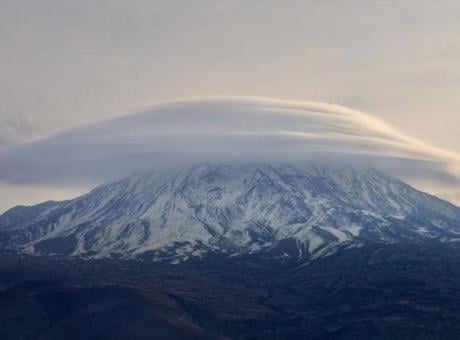 Ağrı Dağı’nda nefes kesen an! Gören büyülendi