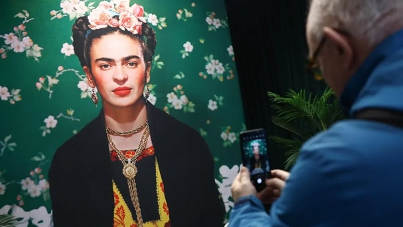 Frida Kahlo en değerli kadın sanatçı eseri: Otoportresi 54,7 milyon dolara satıldı!