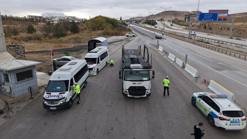 43 ilin geçiş güzergahında denetimi: Araçlar tek tek durduruldu