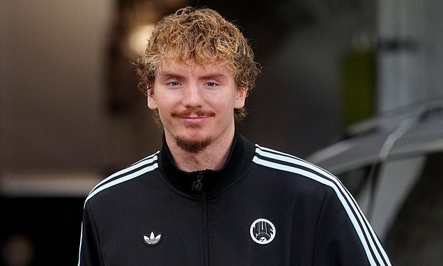 Newcastle vs Manchester City - Premier League LIVE: Latest score, team news and updates as Pep Guardiola's men look to reduce the gap on league leaders Arsenal