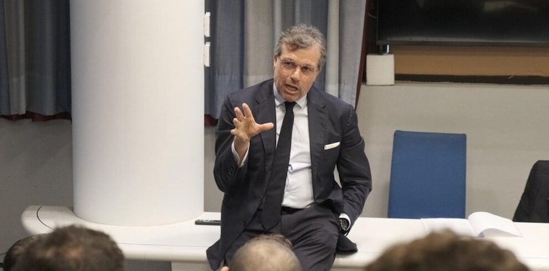 Giuntoli, l'ex Juve fa il professore: &quot;Sempre pi&ugrave; difficile. Ecco in cosa bisogna essere bravi&quot;