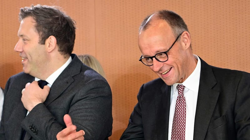 Wirtschaftsweise zerlegen Schulden-Politik - Bitteres Zeugnis für die Merz-Regierung!