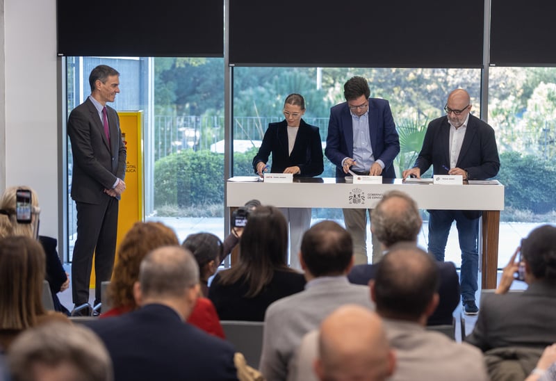 El Gobierno compromete en dos días más de 14.000 millones de gasto para los 13 millones de funcionarios y pensionistas: "Es un derecho, no un regalo"