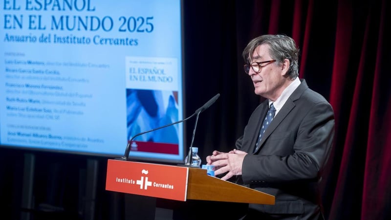 García Montero acusa al director de la RAE de ir por libre al elegir sede del congreso de la lengua