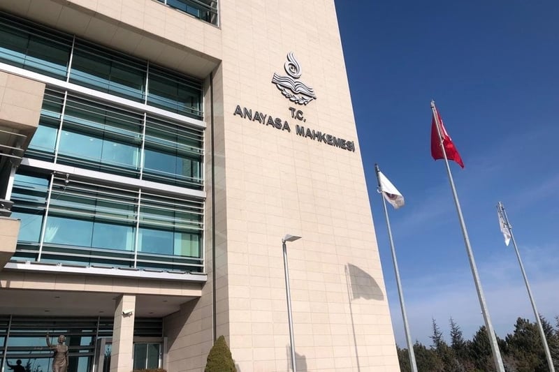 ‘AYM anayasal düzeni korumakla yükümlüdür’
