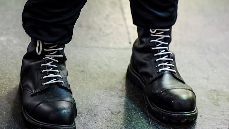 Verfassungsschutz warnt - Rechtsextreme locken 14-Jährige über TikTok an