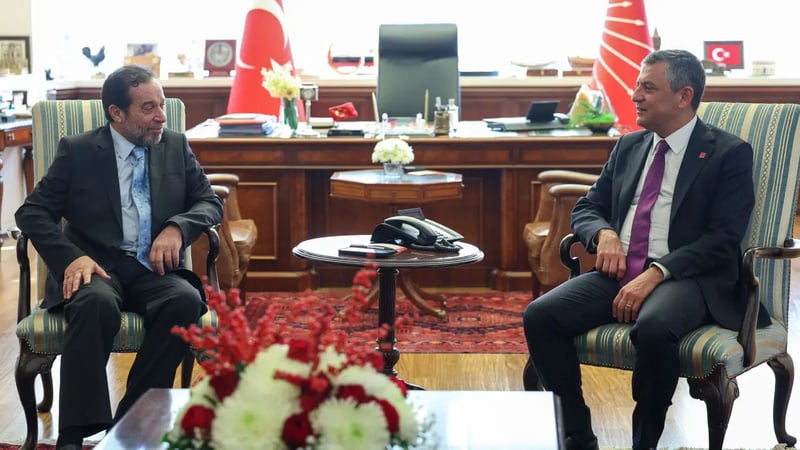 CHP Genel Başkanı Özgür Özel, Serdar Denktaş ile bir araya geldi