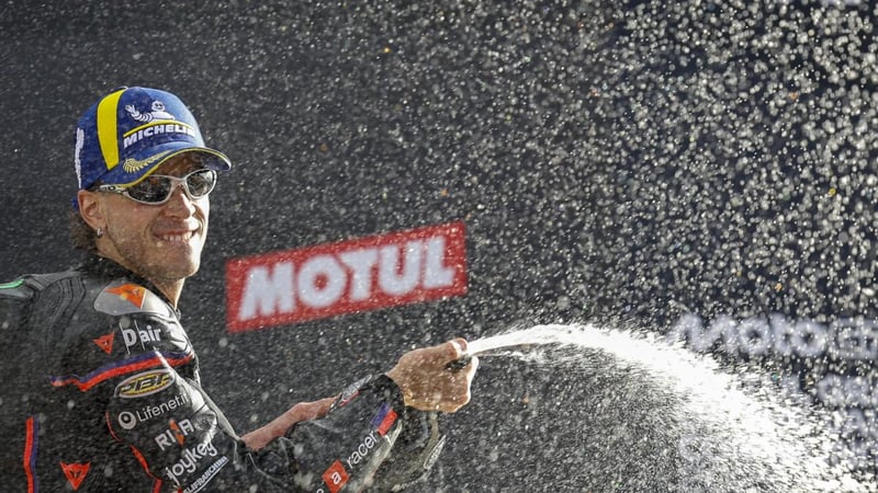 Bezzecchi tiene claro que este final de año no cambia las cosas en MotoGP: "Marc Márquez y Alex son los súperfavoritos para 2026"