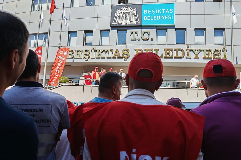 Beşiktaş Belediyesi işçilerinin ücretleri ödenmiyor: Aylarca para almadan yaşanır sanıyorlar