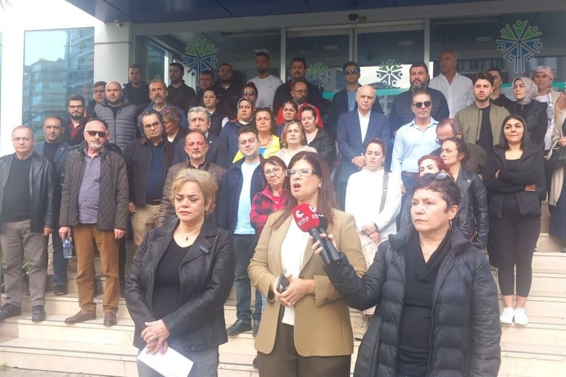 Samsun Özel Atasam hastanesinde sağlık çalışanları özlük hakları için eylem yaptı