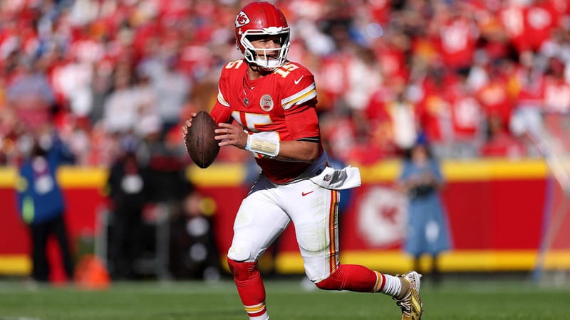 NFL-Ergebnisse im Überblick - Verlängerungs-Krimi rettet Chiefs vor dem Playoff-Aus!