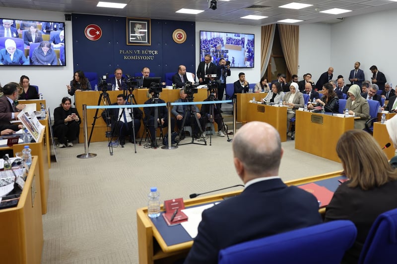 Bütçe görüşmelerinde MESEM'lerde ölen çocuklar hatırlatıldı: Bakan Tekin komisyonu terk etti