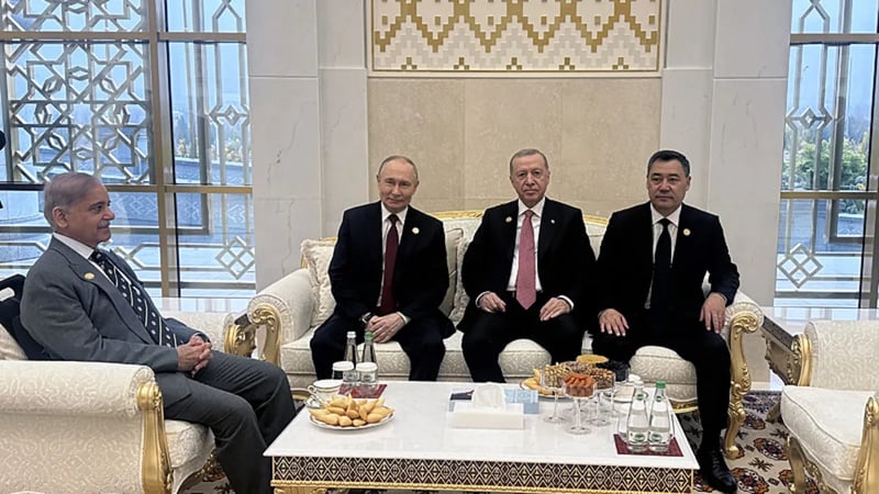 SON DAKİKA... Türkmenistan'da diplomasi zirvesi: Başkan Erdoğan Şahbaz Şerif ve Serdar Berdimuhamedov ile bir araya geldi
