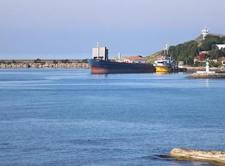 Kocaeli'de karaya oturan gemi kurtarıldı