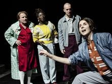 Saša Stanišićs Bestseller „Herkunft“ im Theater: Schmerzlich willkommen in Deutschland