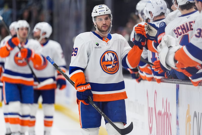 Jonathan Drouin’s strong play continues with clutch goal in Islanders’ win