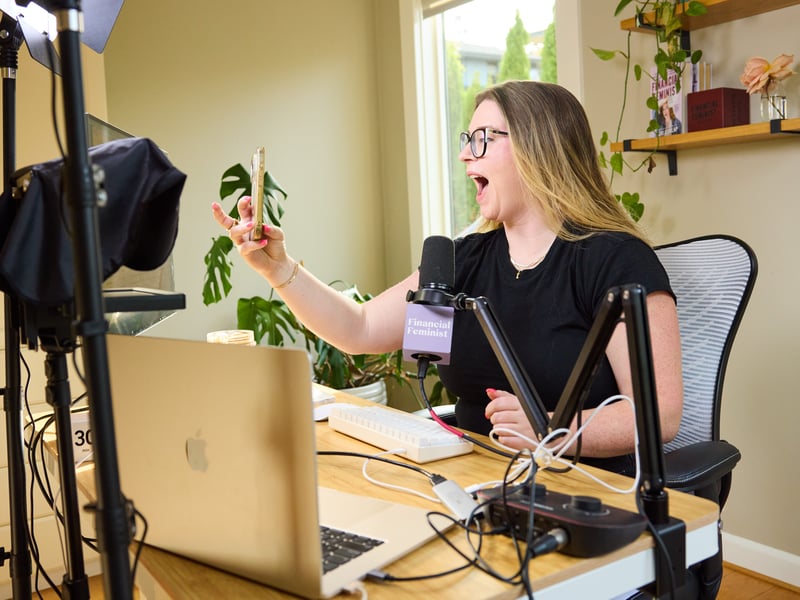 I'm a CEO who believes in menstrual leave for employees, polite bullying, and barre workouts. Here's a day in my life.