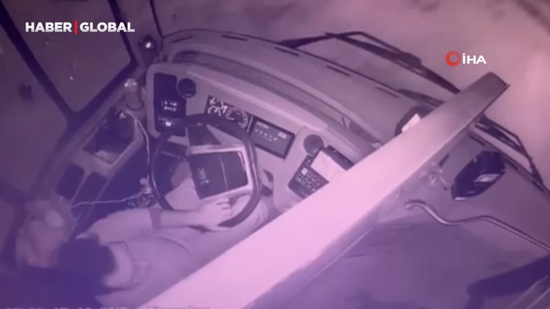 Malatya'da çok sayıda yolcunun bulunduğu otobüsün kurşunlandığı görüntüler ortaya çıktı