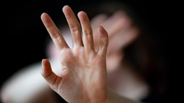 Gewalt gegen Frauen: Bundesjustizministerin Hubig will Frauen besser vor Gewalt schützen