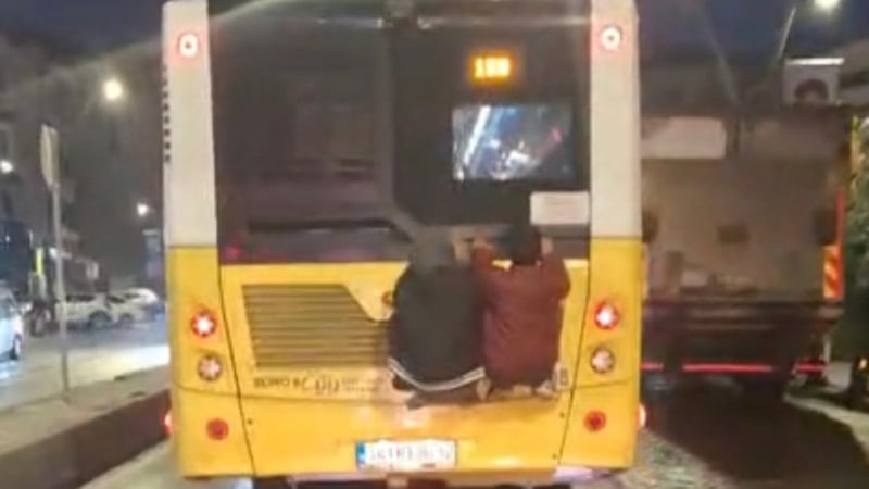 İstanbul'da çocukların tehlikeli yolculuğu kamerada