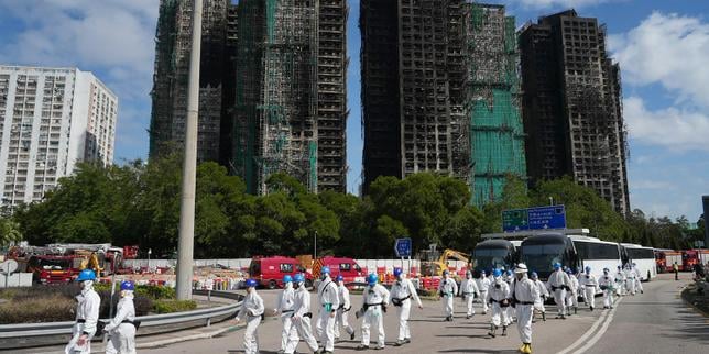 Après l’incendie à Hongkong, solidarité et colère : « On se retient pour le moment car il faut honorer nos morts »