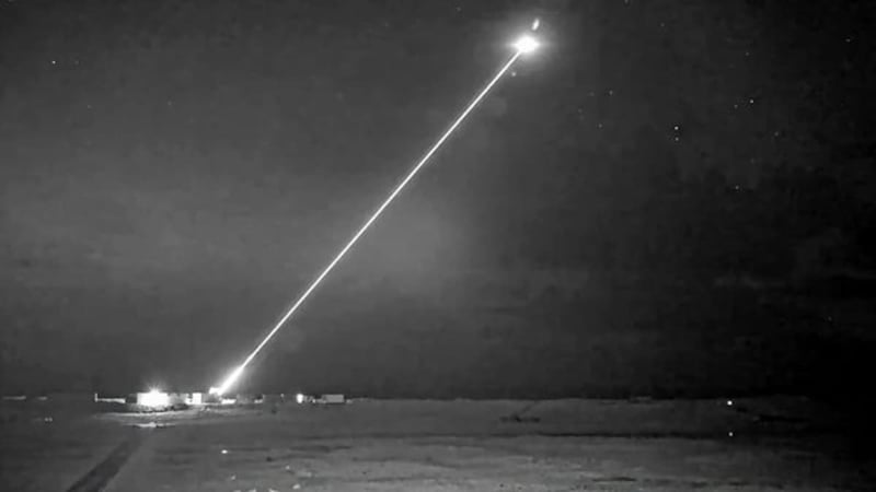 Video zeigt, wie Briten-Laser Drohne bei 650 km/h vom Himmel holt - für 11 Euro