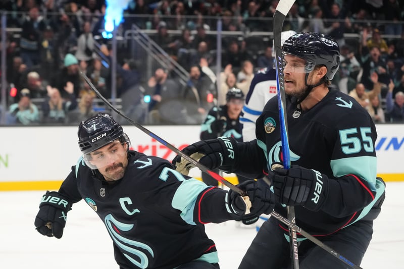 Winnipeg Jets can’t hold third period lead in 5-3 loss in Seattle