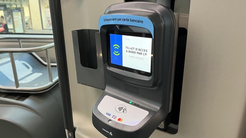 «Plus rapide» et «plus pratique» : il est enfin possible de payer son bus par carte bancaire en Île-de-France