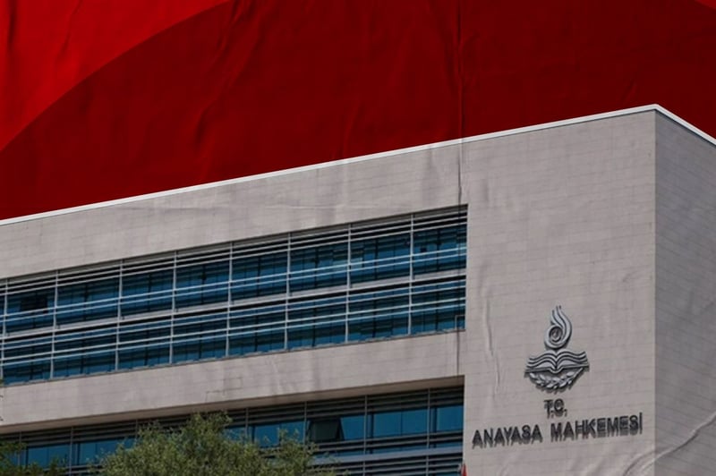 İzmir Barosundan AYM'nin görevsizlik kararına tepki: "AYM, kapıya kilit vuruyor"