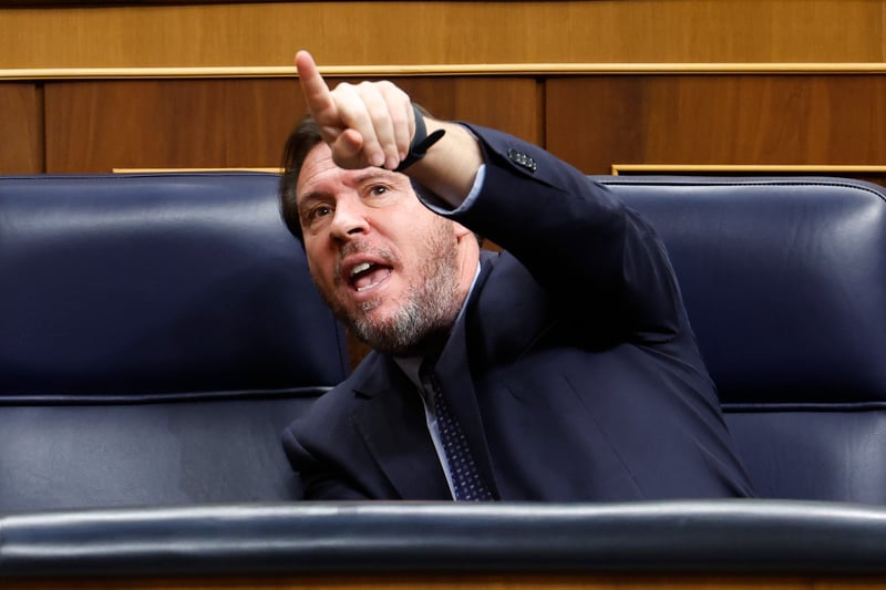 Por qué Renfe y Óscar Puente se niegan a volver al sistema de indemnizaciones anterior por los retrasos del AVE: hasta 79 millones ahorrados en un verano récord de incidencias