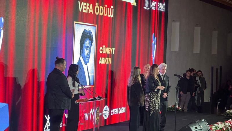 Sinema ve dizi dünyasının en iyileri belli oldu: Film-San ödülleri Rami Kütüphanesi’nde sahiplerini buldu