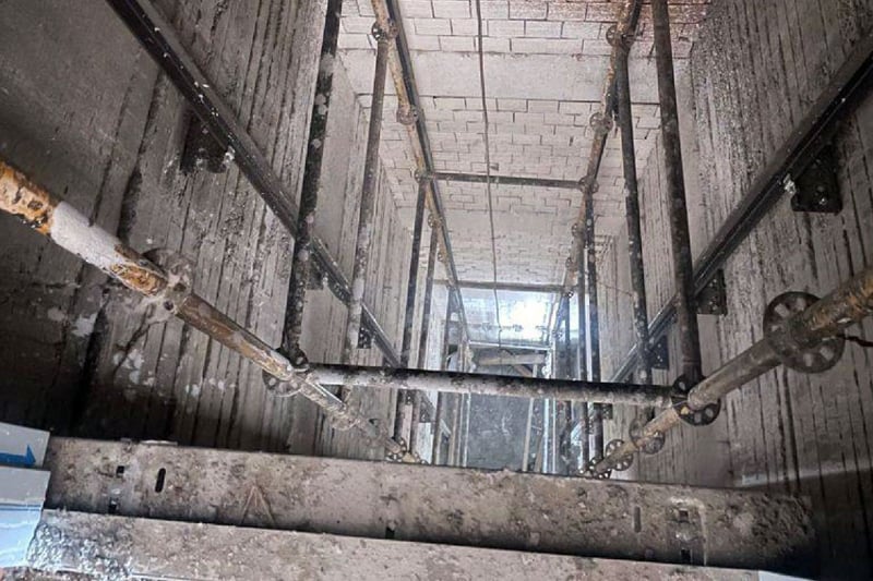 15 yaşındaki MESEM'li çocuk asansör boşluğuna düşerek ağır yaralandı