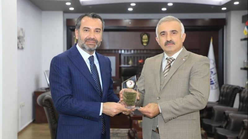 AKP’li başkan belediyeyi aileye açtı