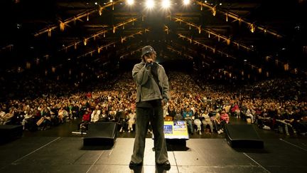 Deux semaines après leur clash, Orelsan emploie l'humour à froid et l'ironie pour tacler Mbappé dans une vidéo