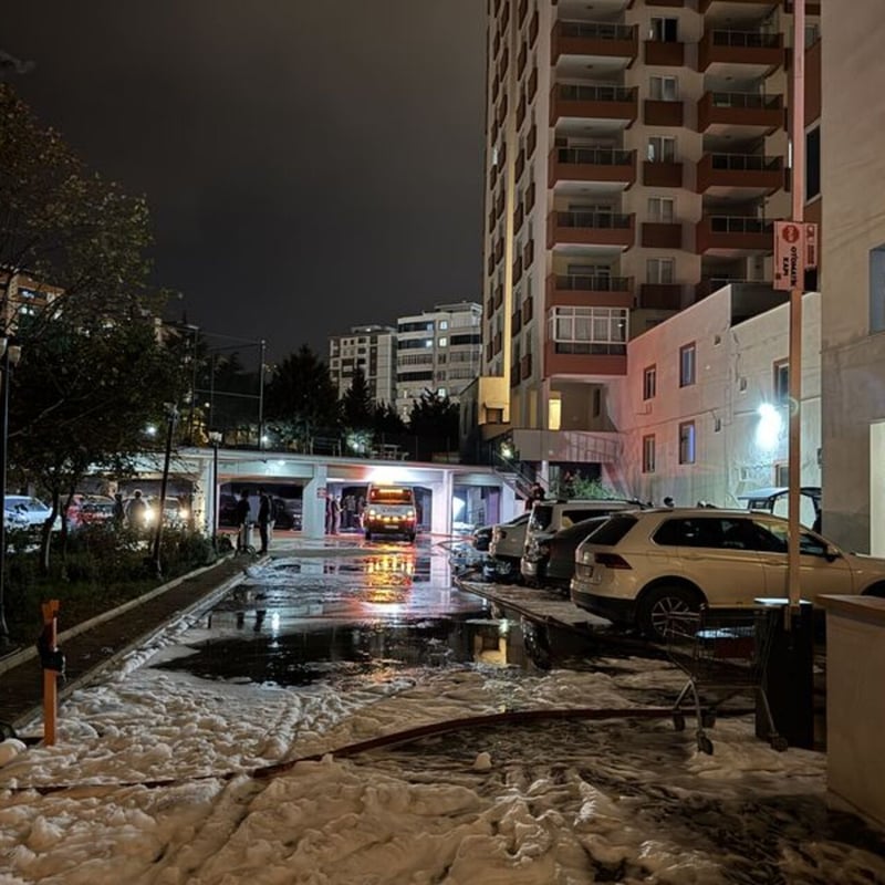 Otoparkta yangın: 18 kişi etkilendi