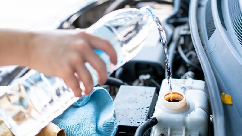 Itziar Gonzalo, mecánica: “No uses agua para sustituir el refrigerante o anticongelante, puede terminar todo lleno de óxido”