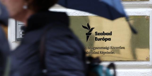 L’administration Trump fait fermer le service hongrois de Radio Free Europe pour complaire à Viktor Orban
