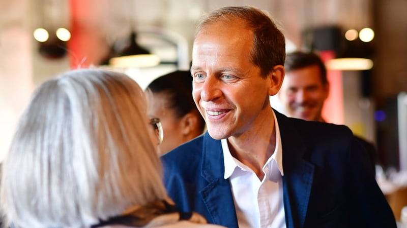 Er verletzte sich in der Küche - Kleiner Schnitt brachte Ex-RTL-Chef fast um