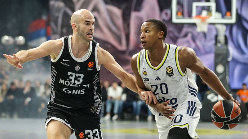 Fenerbahçe'den Partizan maçındaki ırkçı pankarta tepki! 'Şikayetlerimize rağmen asılmasına izin verdiler'