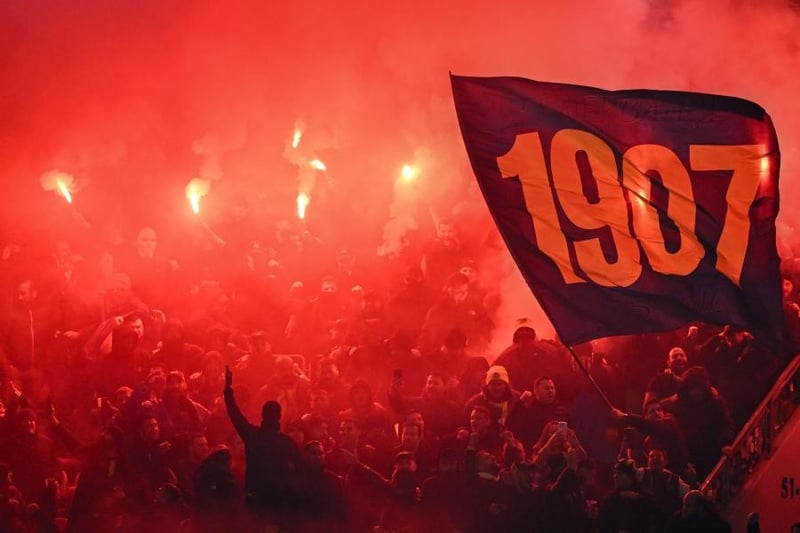 UEFA'dan Fenerbahçe ile Viktoria Plzen'e para cezası: Gerekçe taraftarlarını ırkçı ve ayrımcı davranışı ve meşale yakma