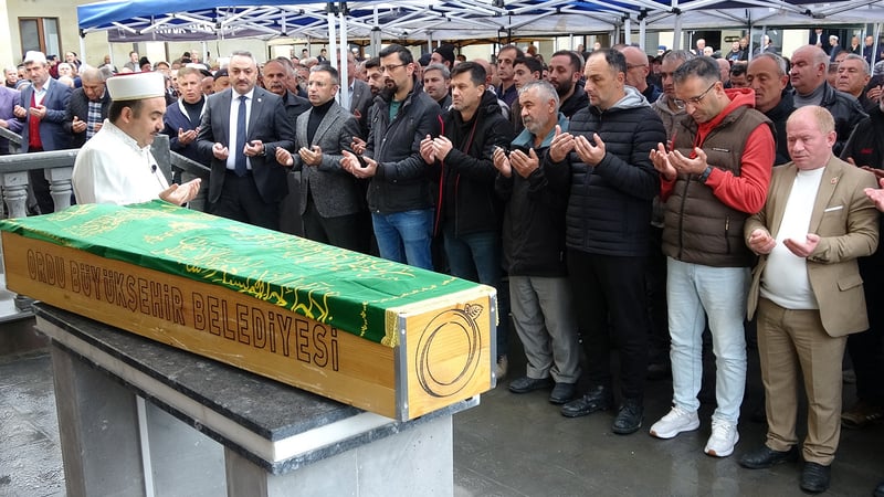 7 gün sonra cansız bedenine ulaşılmıştı: Taş ocağında hayatını kaybeden kamyon sürücüsüne son görev